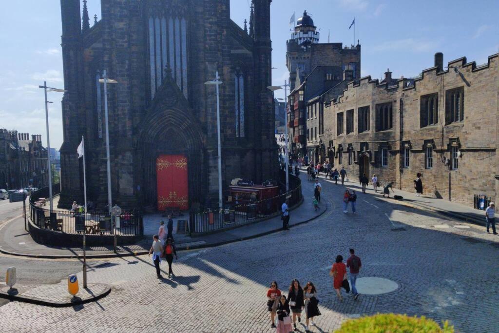 Royal Mile Apt, Just 1 Min From Edinburgh Castle! ภายนอก รูปภาพ