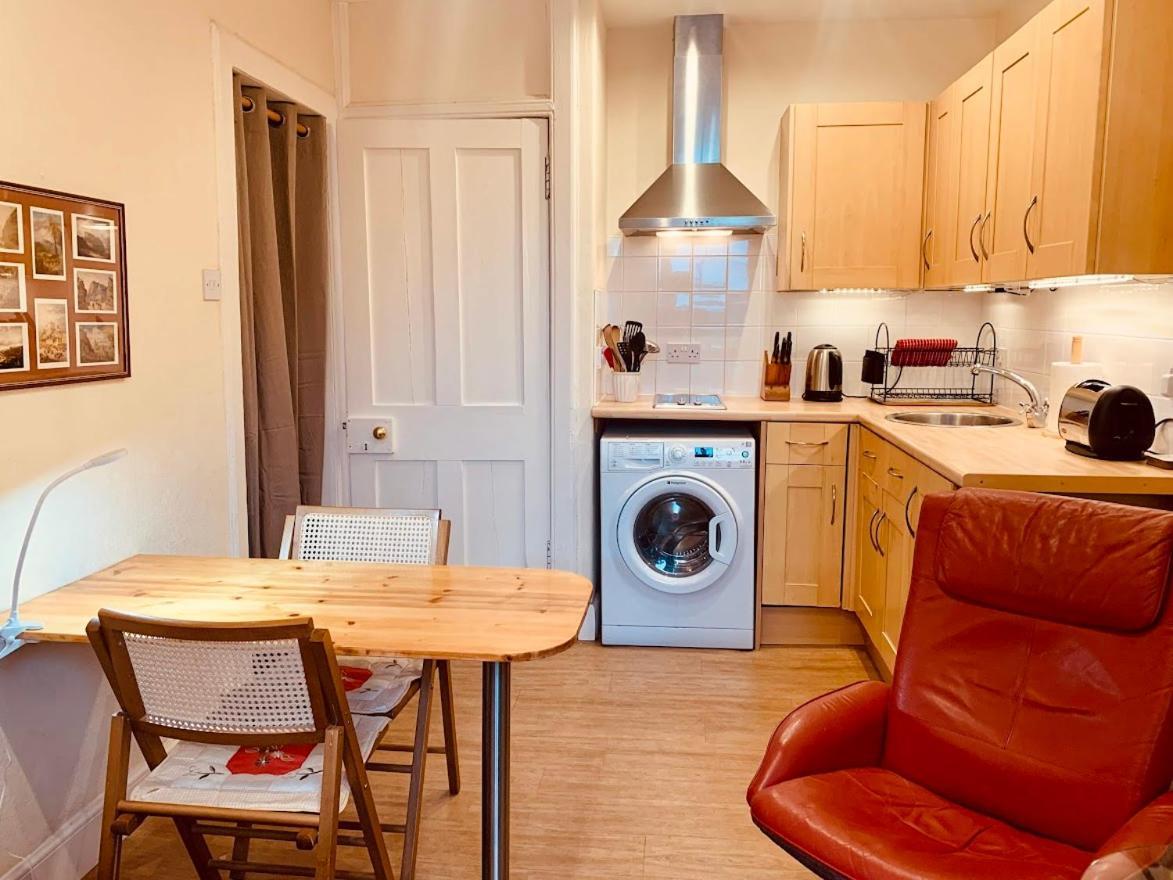 Royal Mile Apt, Just 1 Min From Edinburgh Castle! ภายนอก รูปภาพ