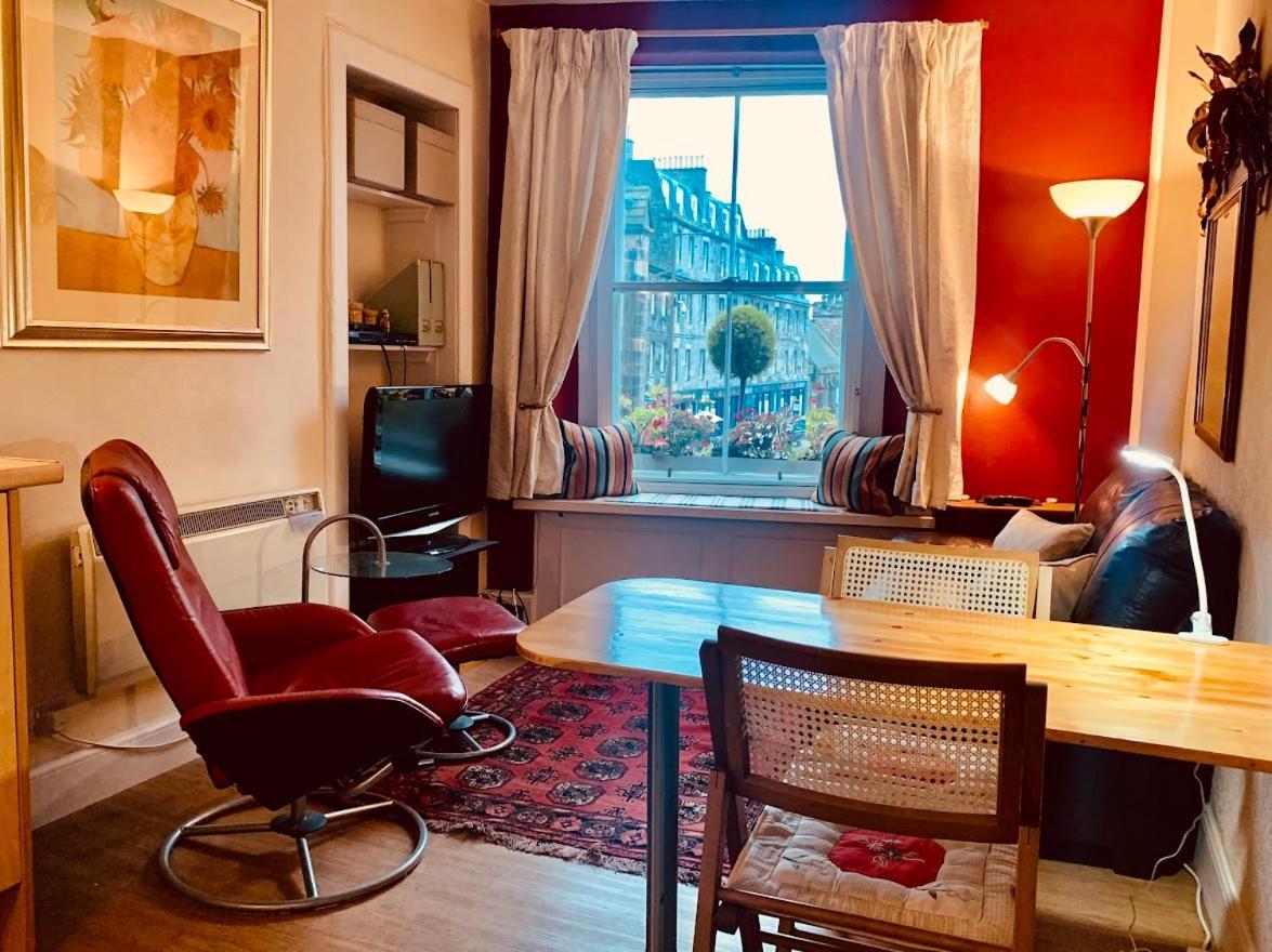 Royal Mile Apt, Just 1 Min From Edinburgh Castle! ภายนอก รูปภาพ